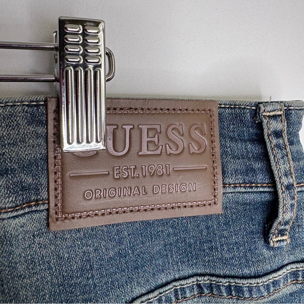 Mens Guess ‘90s Fit New with tags 38x32 - Picture 10 of 14